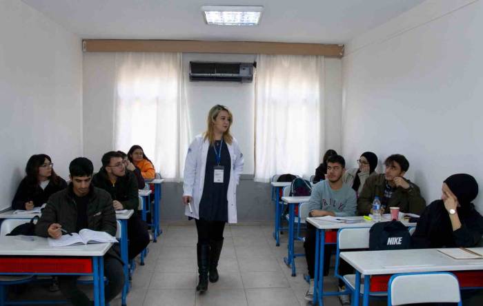 Mersin’de Kurs Öğrencilerinin Yks Ücreti Büyükşehir Belediyesinden Karşılanıyor