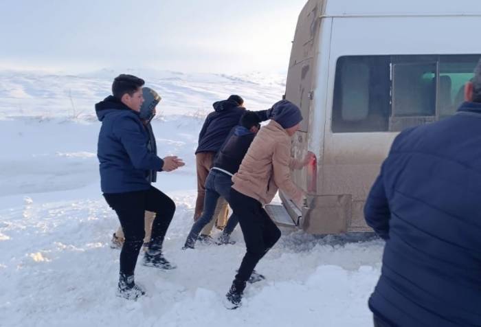 Malazgirt’te Tipiden Dolayı Araçlar Yolda Kaldı
