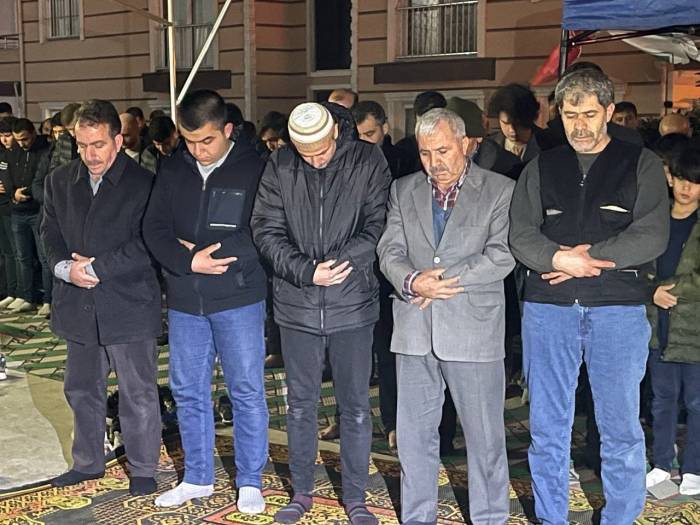 Osmaniye’de Miraç Kandili’nde Camiler Dolup Taştı