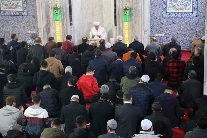 Deprem Bölgesinde Miraç Kandili Dualarla İdrak Edildi