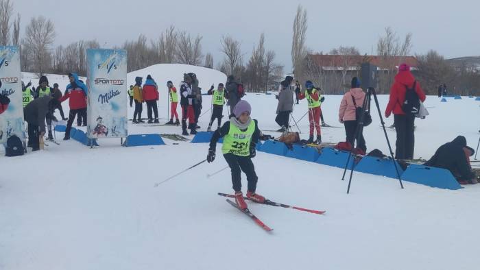 Erzurum’da Kayaklı Koşu Yarışları Nefes Kesti