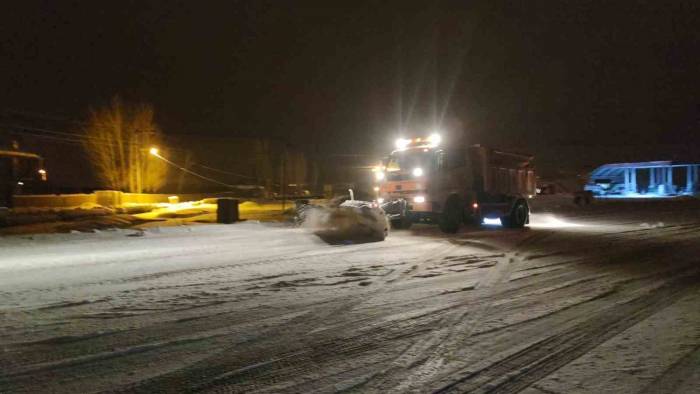 Van’da 264 Yerleşim Yerinin Yolu Ulaşıma Kapandı