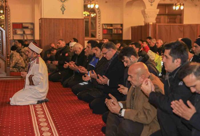 Van’da 6 Şubat Depremi İçin Anma Programı Düzenlendi