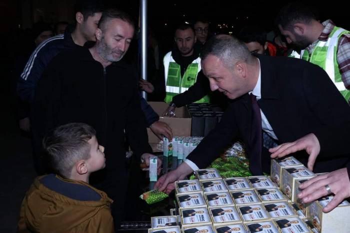 Başkan Ömer Selim Alan, Vatandaşların Kandilini Kutladı