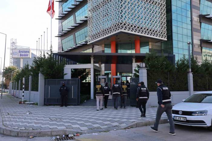2,5 Milyarlık Vurgunda Aranan Sedat Ocakçı Yurt Dışına Kaçma Hazırlığındayken Yakalandı