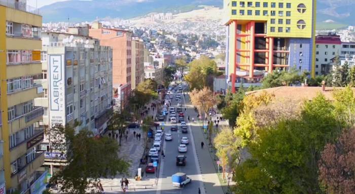 Kahramanmaraş’ta Ticaretin Kalbinin Attığı Cadde Eski Günlerini Arıyor