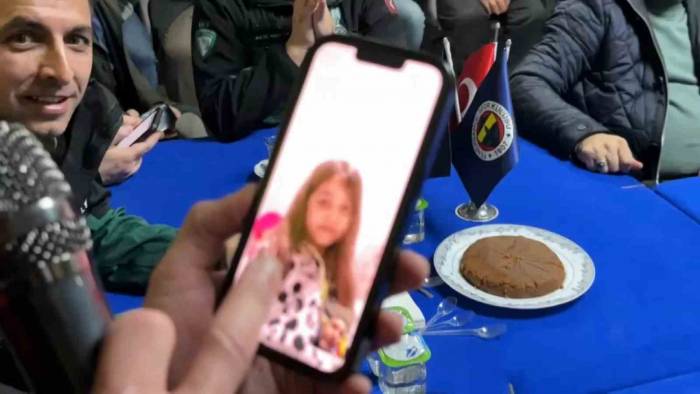 Asrın Felaketinde 72. Saat Sonra Kurtarılan Hazal, Kendisini Kurtaran Ekiple Görüntülü Konuştu