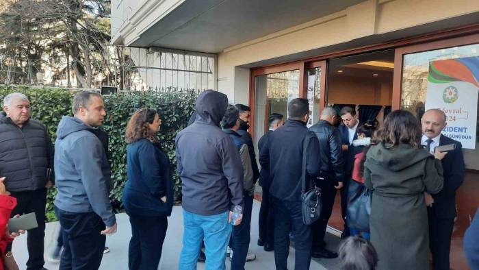 İstanbul’daki Azerbaycanlılar Sandık Başına Gitti