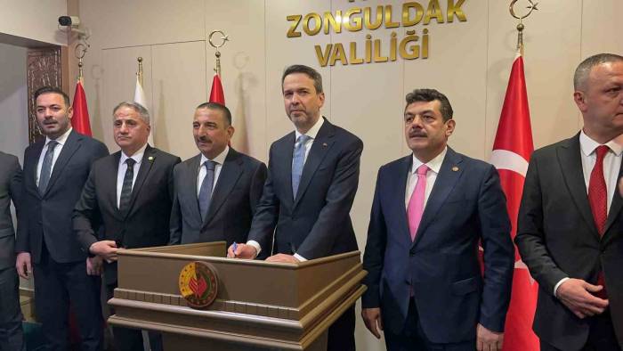 Enerji Bakanı İle Karşılaşan Kadın, Kaçak Madenlerin Kapatılmasını İstedi