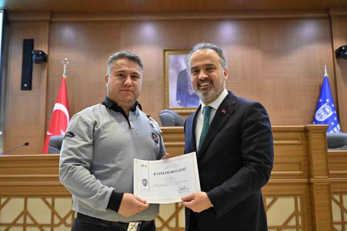 Personel, Sertifikalarını Başkan Aktaş’ın Elinden Aldı