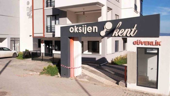 Deprem Değil, İnşaat Çalışması Siteyi Yerinden Oynattı