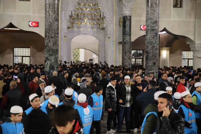 Depremde Vefat Edenler İçin Gaziantep’te Mevlid-i Şerif Okutuldu