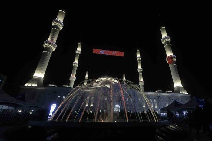 Miraç Kandili Tüm Yurtta Dualarla İdrak Edildi