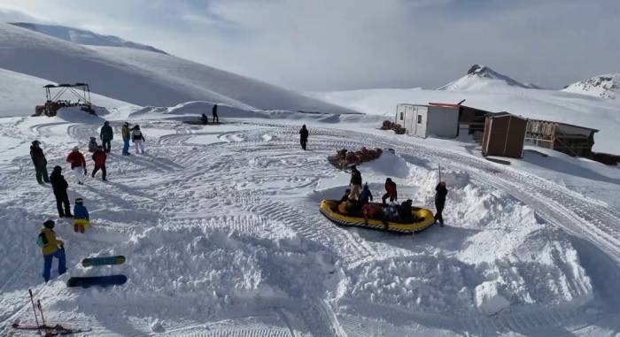 Ergan Kayak Merkezinde Kar Raftingi