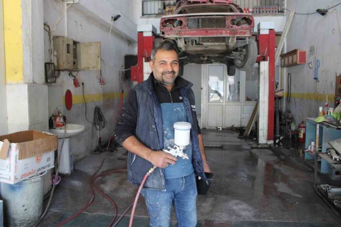 Otomobil Tutkunları Esnafın Yüzünü Güldürüyor