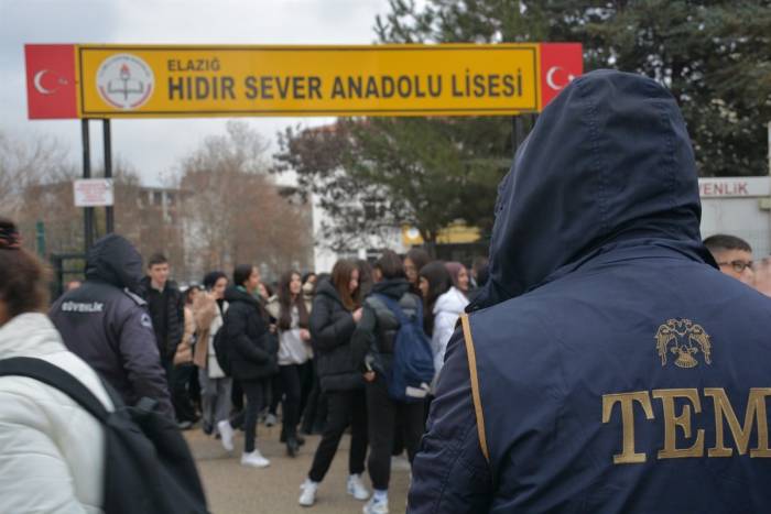 Türkiye Genelindeki ’güvenli Eğitim Uygulaması’nda 915 Aranan Şahıs Yakalandı