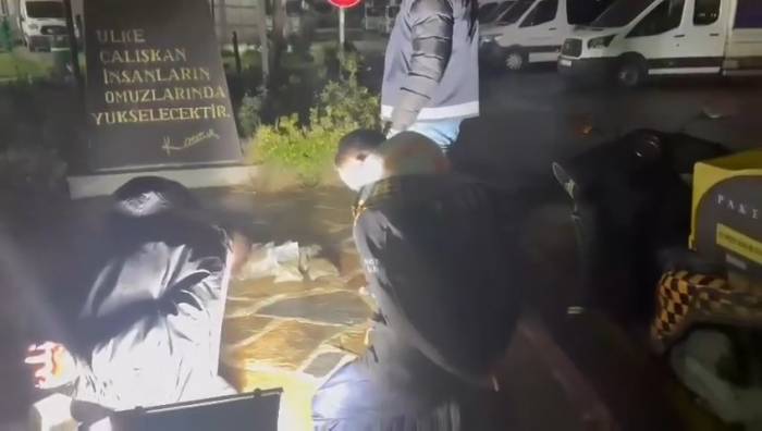 Kartal’da Uyuşturucu Sevkiyatı Yapan Moto Kurye Suçüstü Yakalandı