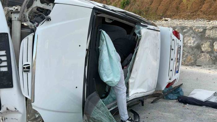 Takla Atan Otomobilden Sağ Kurtuldular