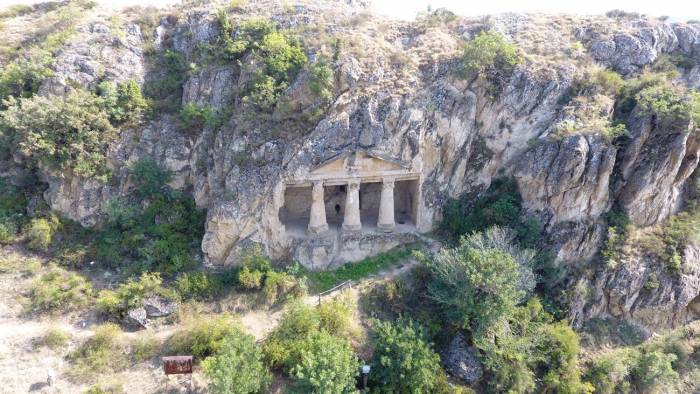 Sinop’un Saklı Tarihi Mekanı: Boyabat Kaya Mezarları