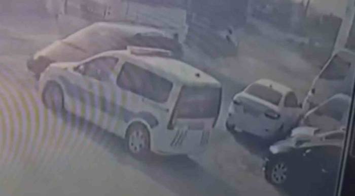 Yaralı Polislerin, Suçlunun Peşini Bir An Olsun Bırakmaması Kameraya Yansıdı