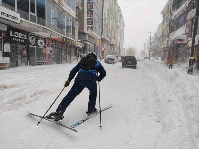 Ardahan’da Sokakta Kayak Keyfi