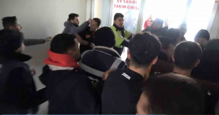 Yozgat’ta Amatör Küme Maçı Sonrasında Hakemlere Saldırı