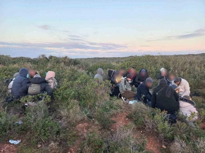 Makilik Alan İçerisine Gizlenmiş Düzensiz Göçmenleri İnsansız Hava Aracı Buldu