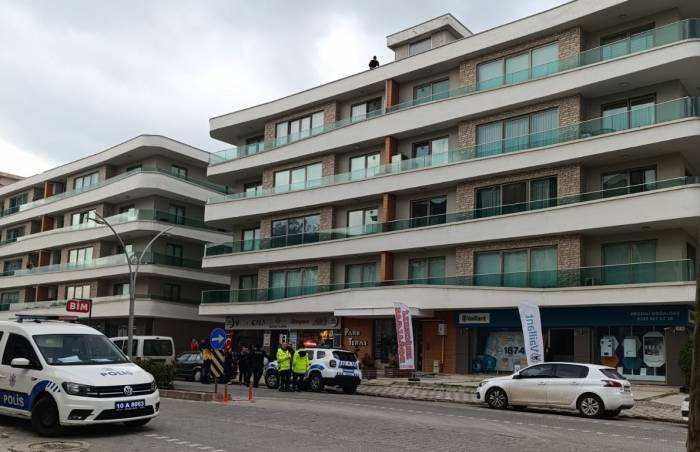 Kız Arkadaşı İle Tartışan Genç Çatıya Çıktı