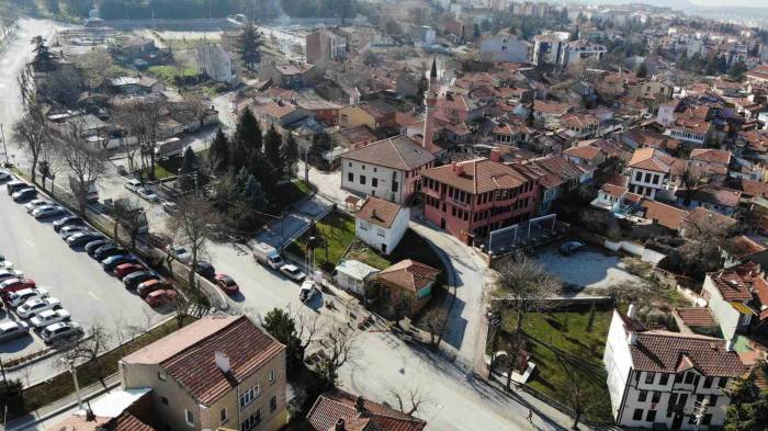 Terk Edilen, Yıkılan Veya Yıkılmaya Yüz Tutan Tarihi Evler Endişe Kaynağı