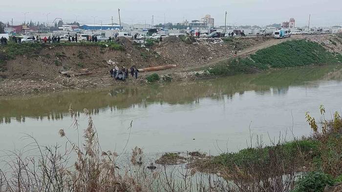 Hatay’da Otomobil Asi Nehri’ne Uçtu: Aracın İçinde Kalan Var Mı Araştırılıyor