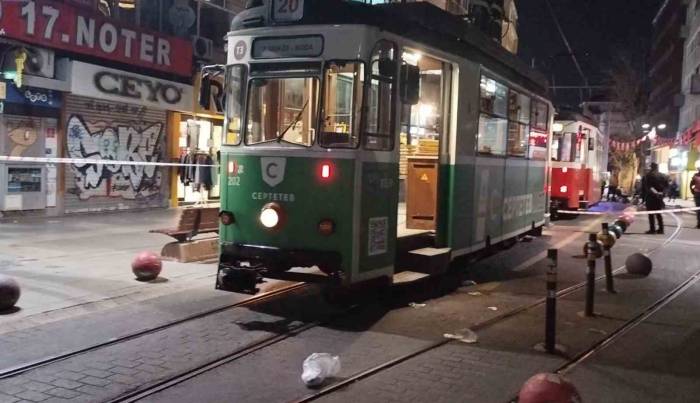 Kadıköy’de Feci Ölüm: Torununu Kurtarmak İsterken Tramvayın Altında Kaldı