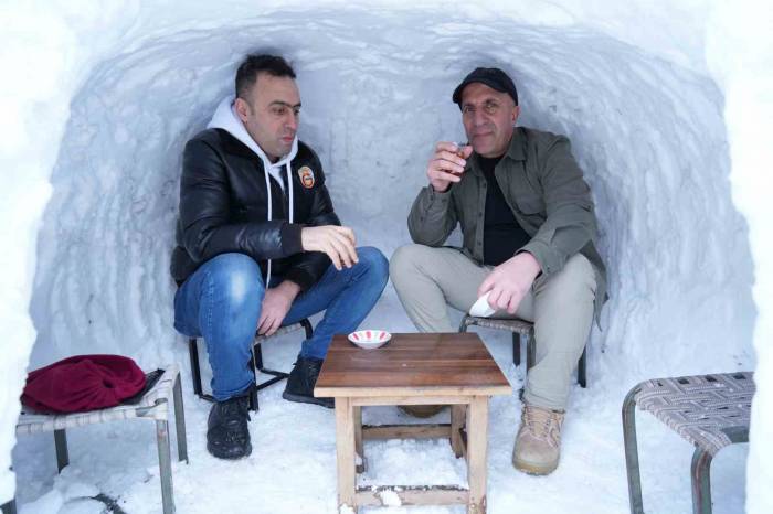 İglo Kahvehaneye Büyük İlgi