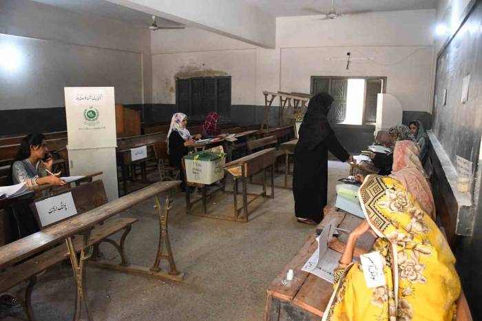 Pakistan’da Halk Sandık Başında