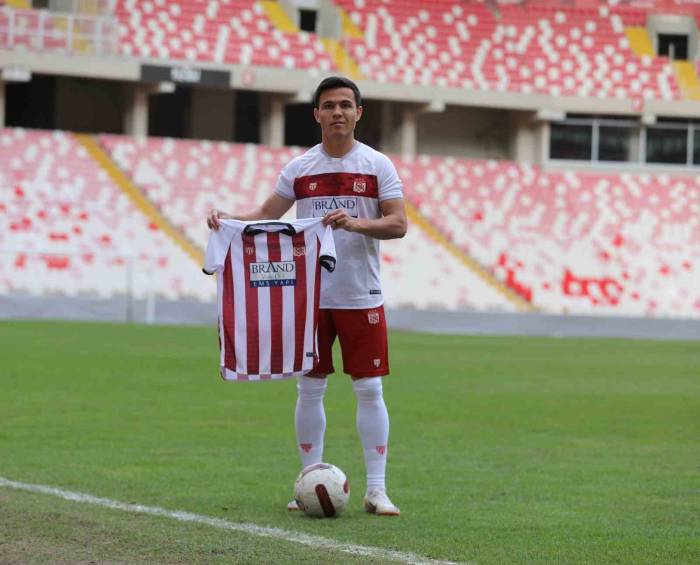 Azizbek Turgunboev Resmen Sivasspor’da