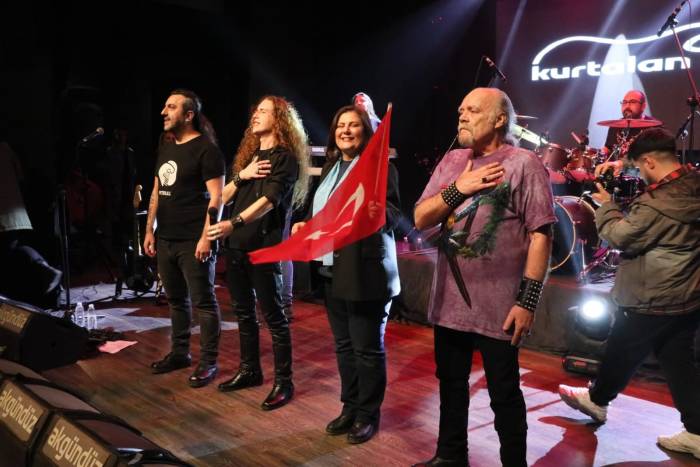 Aydın Büyükşehir, Cem Karaca Ve Barış Manço’yu Konserle Andı