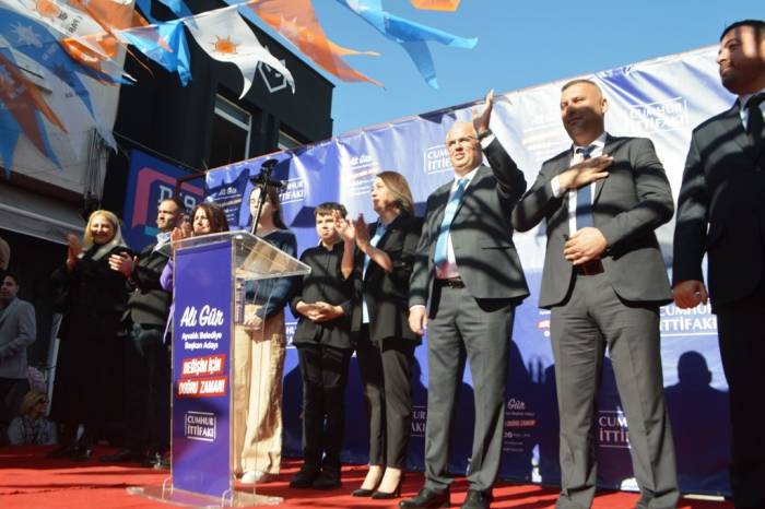 Ayvalık’ta Cumhur İttifakı Belediye Başkan Adayı Gür Sahaya İndi