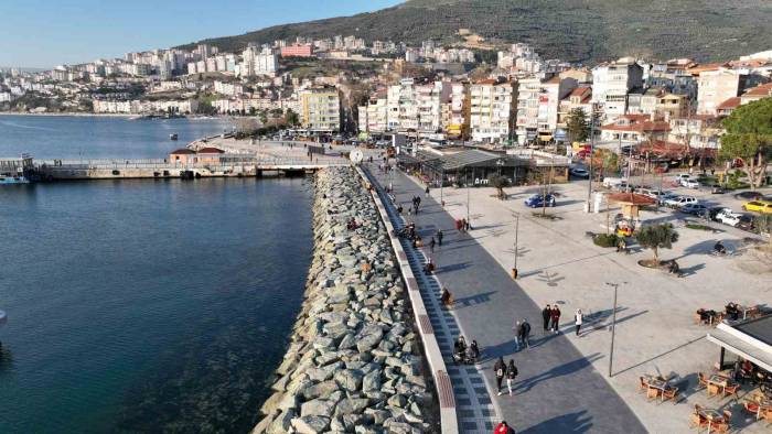 Gemlik’in Vitrini Yenileniyor