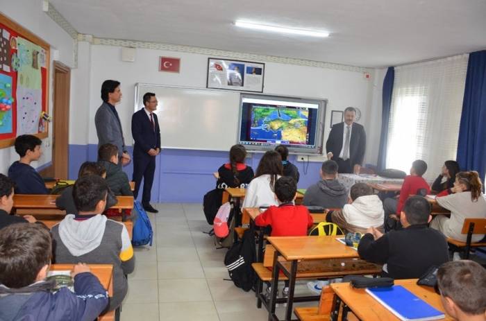 Kaymakam Yakuta, Okullarda İncelemelerde Bulundu