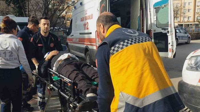 Kazada Yaralan Arkadaşını Bırakıp Kaçtı