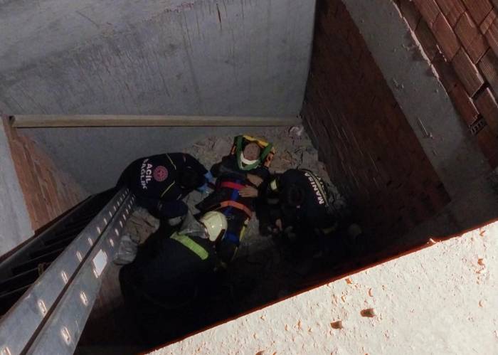 Asansör Boşluğuna Düşen Şahıs Yaralandı