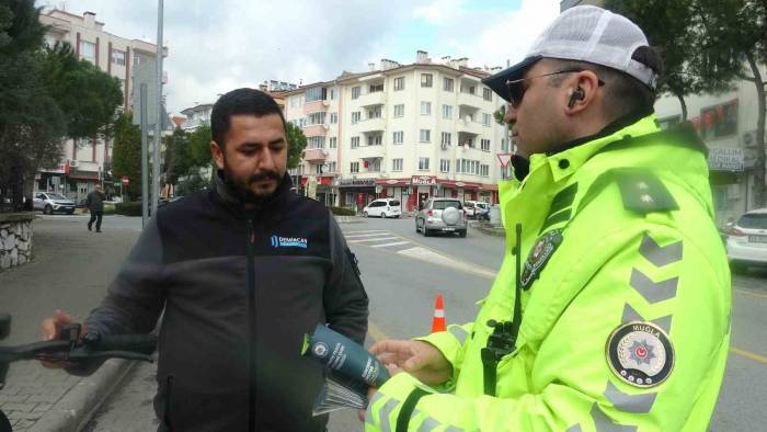 Muğla’da Scooter Uyarısı Kurallara Uymayan Sürücülere 690 Tl Ceza