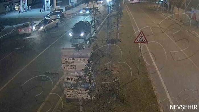 Kaza Anları Güvenlik Kameralarına Yansıdı