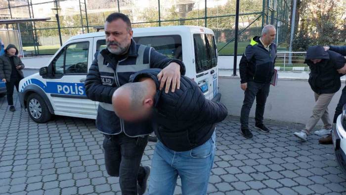 Samsun’da Sokak Ortasında Bir Kişiyi Bıçakla Ağır Yaralayan 2 Kişi Yakalandı