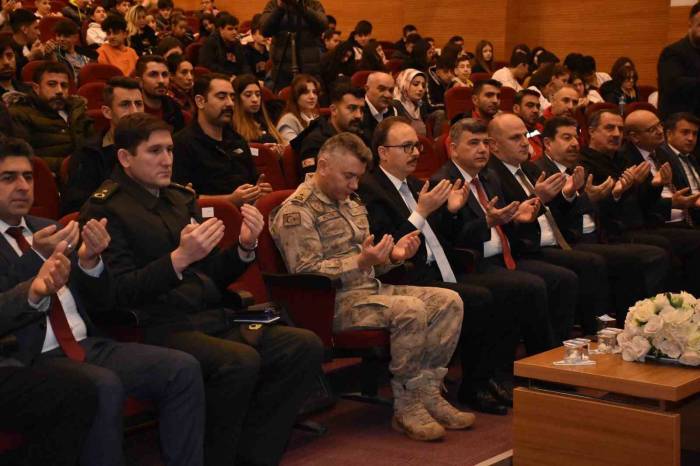 Siirt’te Depremde Hayatını Kaybedenler Anıldı