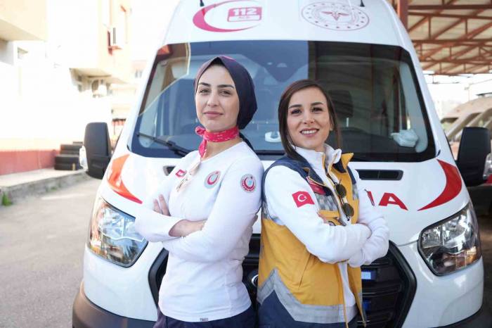 Samsun’un 2 Kadın Ambulans Şoförü Hayat Kurtarmak İçin Zamanla Yarışıyor