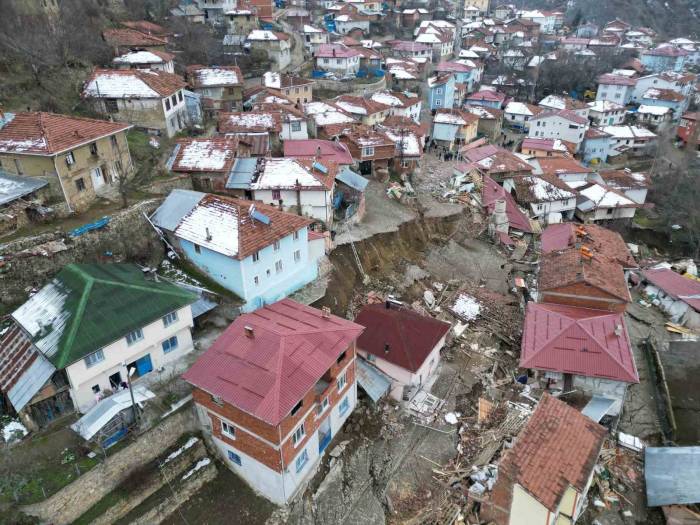 Tokat’ta Toprak Kayması Sonucu Birçok Evin Yıkıldığı Köyle İlgili Korkutan İddia