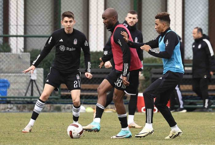 Beşiktaş’ta, Ernest Muçi Ve Al-musrati İlk Antrenmanına Çıktı