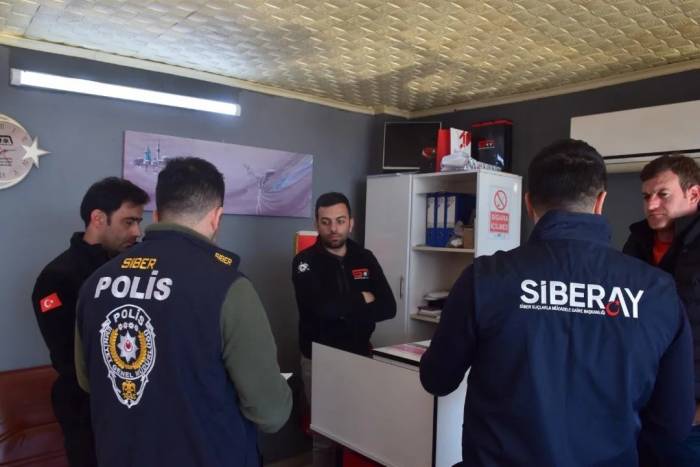 Polisten Dolandırıcılara Karşı Uyarı