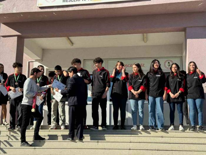 Geleceğin Usta Şeflerinden Madalya Yağmuru