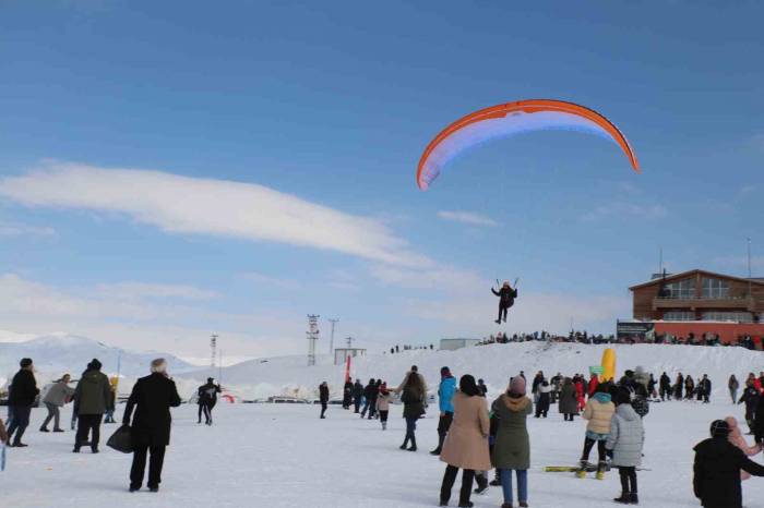 Hakkari’de Kar Festivali Coşkusu